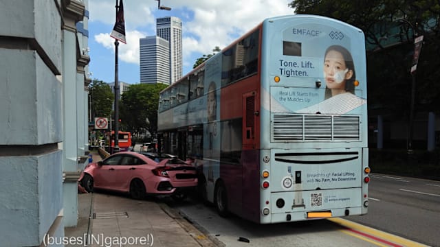 疑试图超车撞上巴士 汽车司机受伤送院