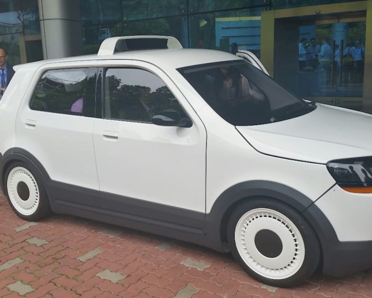 Singapore’s first electric taxi ‘now road-ready’