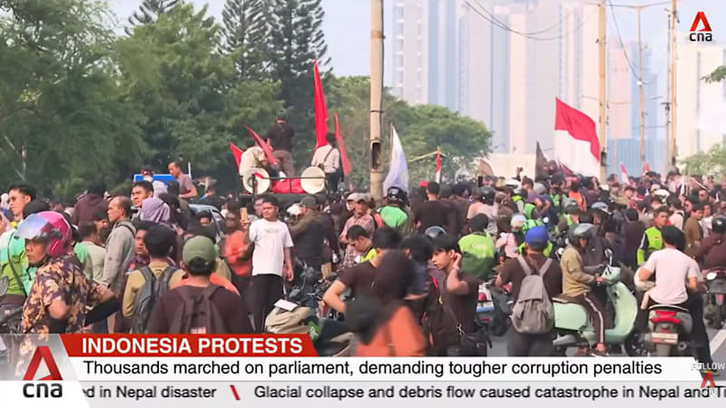 Indonesia protests: Thousands marched on parliament, demanding tougher corruption penalties