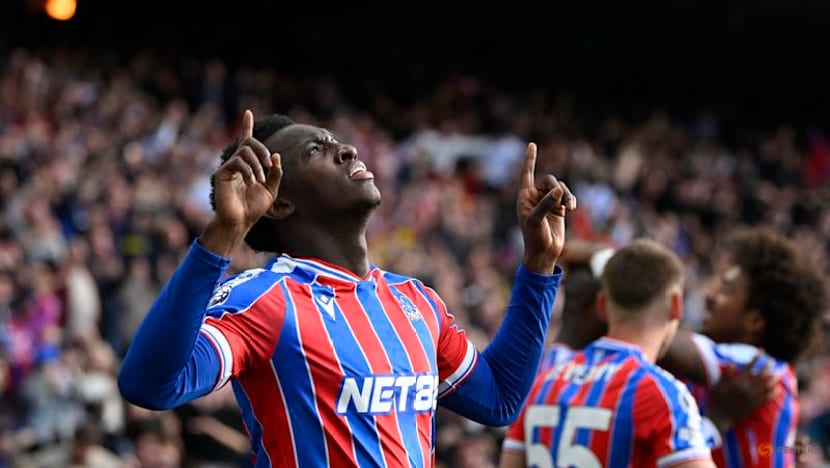 Nketiah's late winner downs Liverpool 2-1 to send Palace second