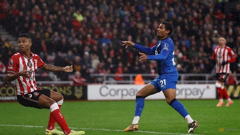 Foden double gets shaky Man City back on track, Sunderland go fourth