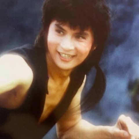 台湾影坛传奇:资深演员李小飞病逝,享寿76岁,回顾其辉煌演艺生涯