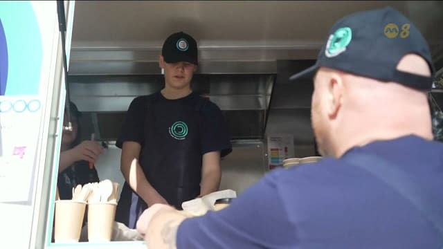 维多利亚州学生上课率持续下降 有学校推出餐车课堂概念吸引学生重返课堂