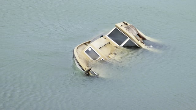 孟加拉一艘超载船只沉没 至少24人亡 超过20人失踪