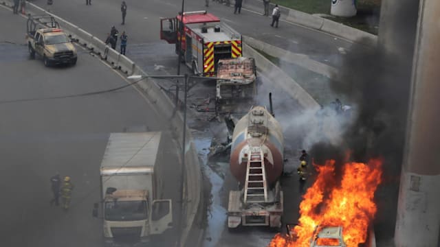 墨西哥高速公路发生油罐车爆炸酿3死70伤