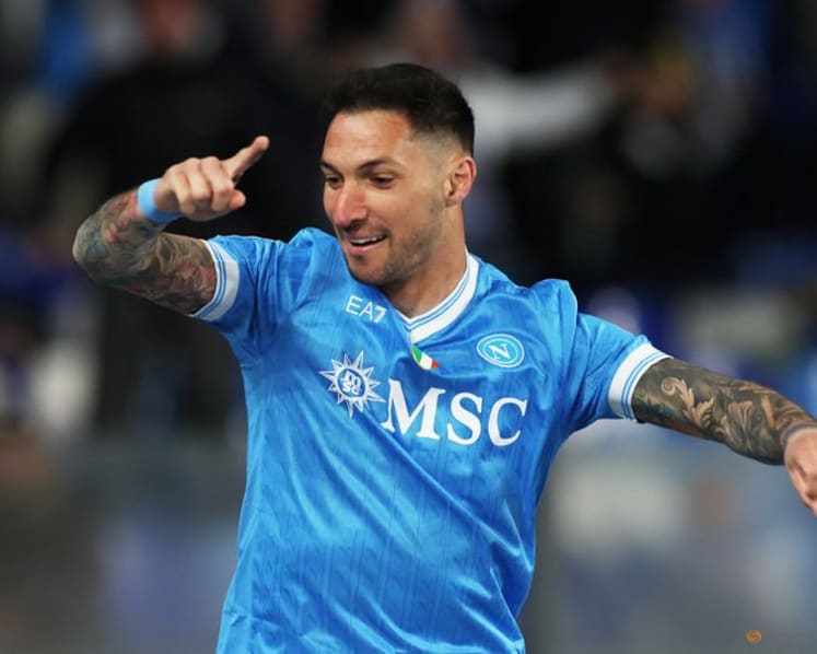 Napoli edge Milan to keep Serie A title hopes alive