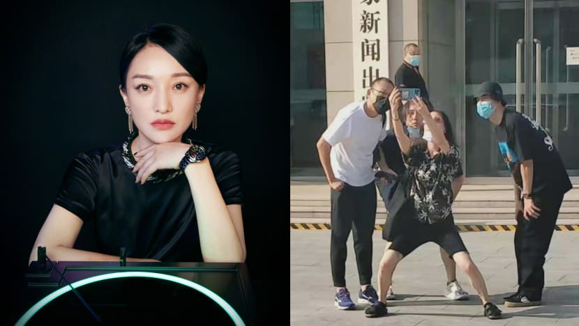 Zhou Xun Spotted Doing Sumo Squat While Taking Pic With Other Stars; Netizens Say She Should “Act More Like A Celeb” Zhou Xun Spotted Doing Sumo Squat While Taking Pic With Other Stars; Netizens Say She Should “Act More Like A Celeb”
