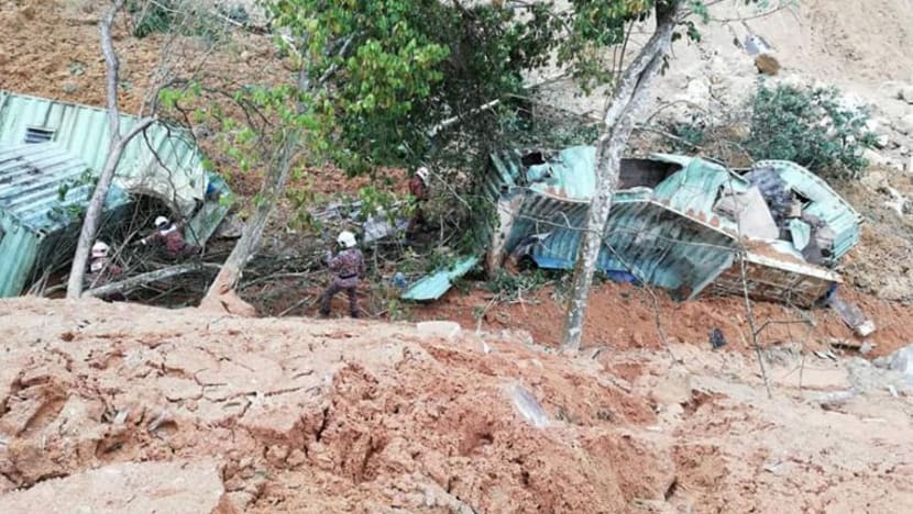 Mayat ketujuh mangsa tanah runtuh ditemui, kata polis Mayat ketujuh mangsa tanah runtuh ditemui, kata polis
