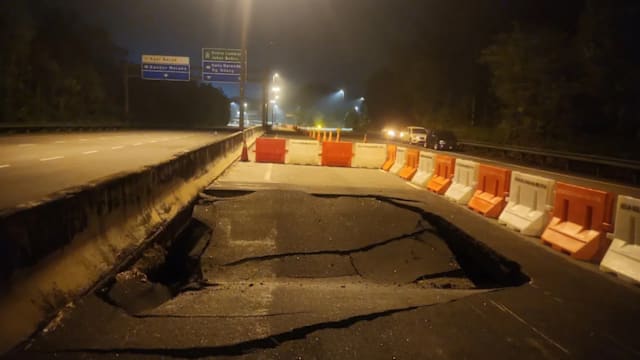 马六甲发生路陷 当局急封路调查 