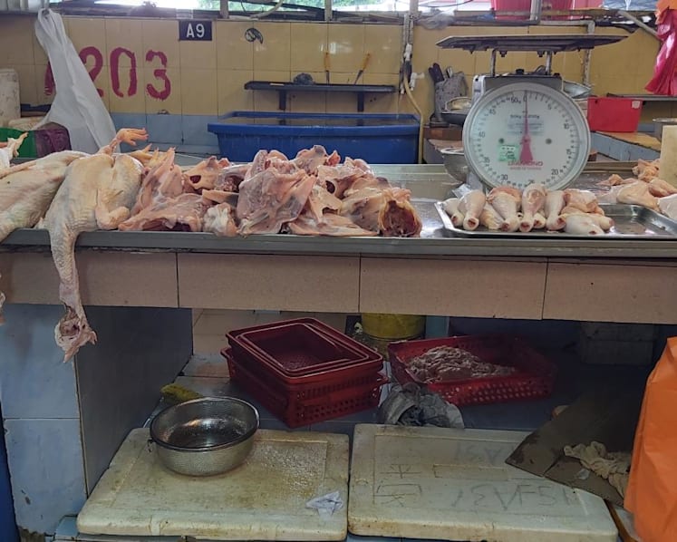 Malaysia sets higher price ceiling of RM9.40 for chicken from Jul 1