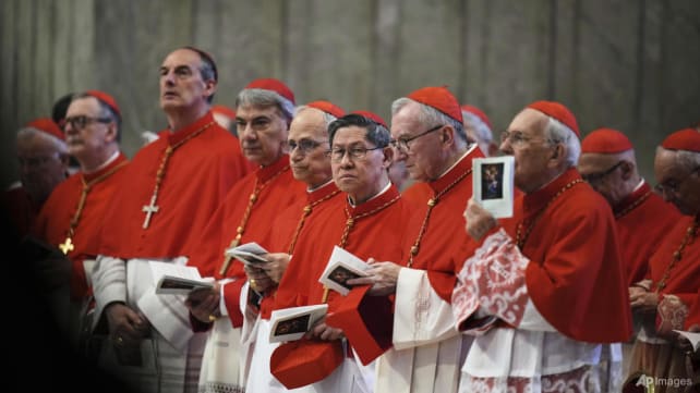 Cardinals to move into Vatican on eve of conclave