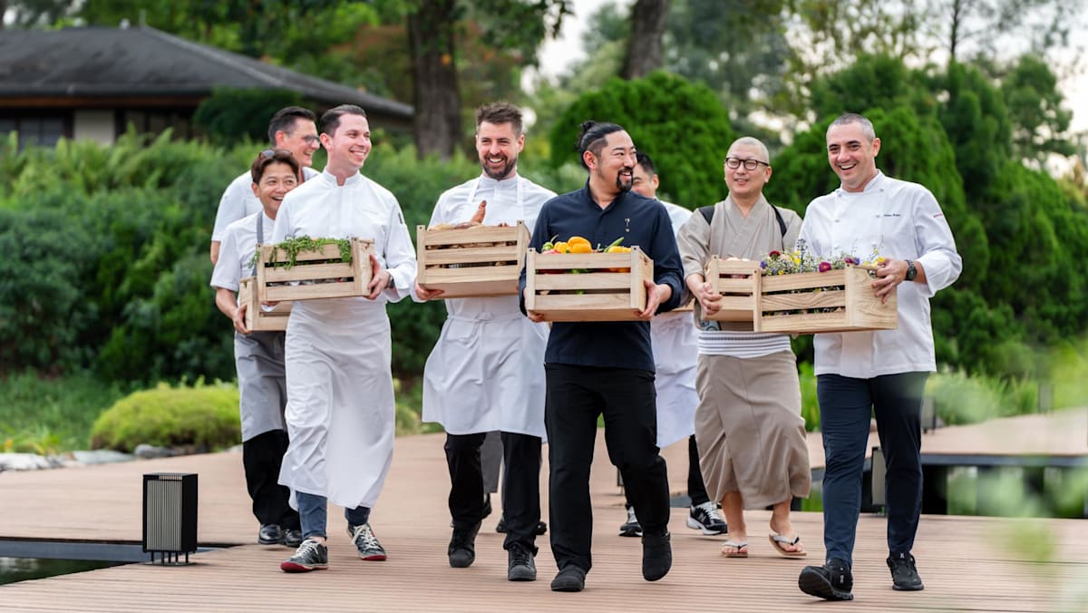 Các đầu bếp hàng đầu Đông Nam Á như Masashi Horiuchi, Denis Lucchi, Daniele Sperindio, Kirk Westaway, Kenjiro Hashida, Sun Kim, Kazumine Nishida, Kim Hock Su và Julien Royer đã tụ họp tại Singapore để ra mắt Grande Cuvee mới của Krug năm 2026 (Anh: Chefs including Potager's Masashi Horiuchi, Buona T