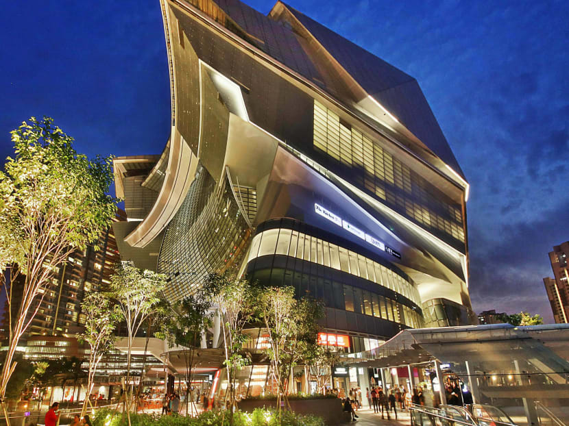 Located next to the Buona Vista MRT Interchange, The Star Vista is part of a 15-storey integrated development that also includes a 5,000-seat auditorium. Located next to the Buona Vista MRT Interchange, The Star Vista is part of a 15-storey integrated development that also includes a 5,000-seat auditorium.