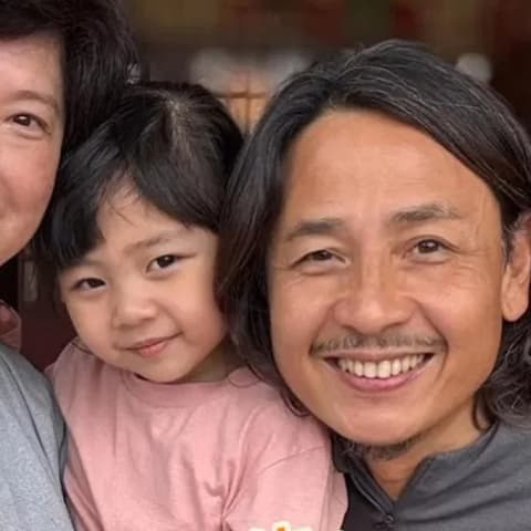 突破常规!港星黄泽锋太太惊人之举,58岁惊现二胎产妇!