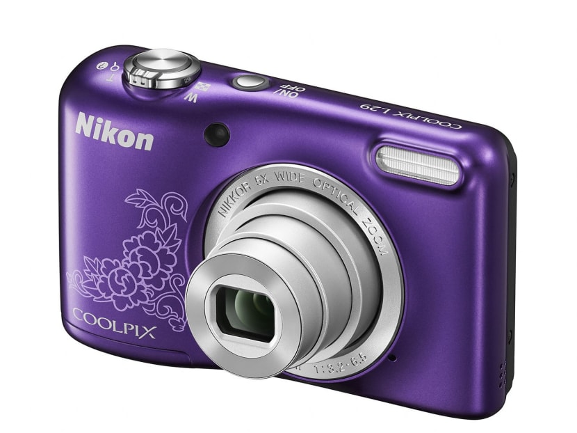 Nikon announces new DSLR with retractable kit lens