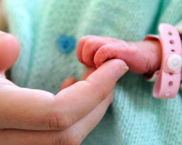 Baby born after pregnant mom fatally shot dies 4 days later