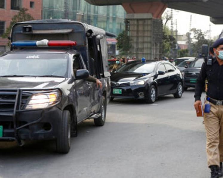 Pakistan court condemns 2 men to death in highway rape case