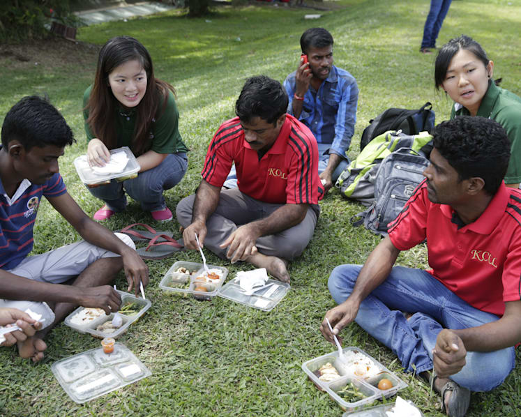 Facebook users ‘pay’ for foreign workers’ free meals with compliments
