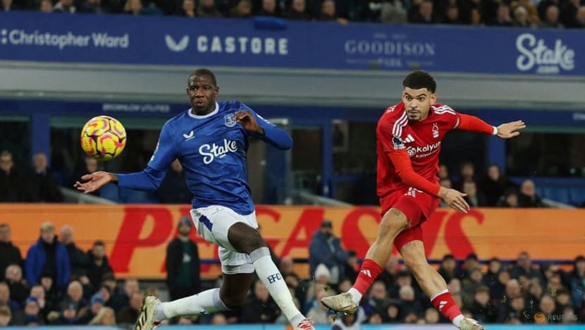 Forest up to second, Man City get morale-boosting win