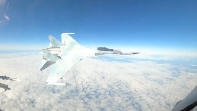 北美防空司令部紧急出动战斗机 在阿拉斯加附近拦截俄罗斯军机