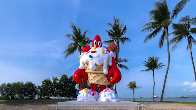 圣淘沙最大公共艺术项目之一 丹戎海滩变身“龙虾海滩” 