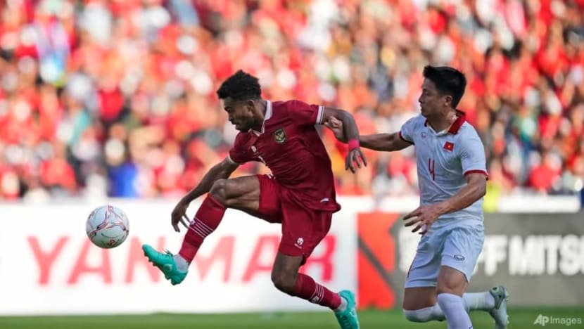 Indonesia seri 0-0 dengan Vietnam dalam perlawanan separuh akhir pertama Piala AFF Indonesia seri 0-0 dengan Vietnam dalam perlawanan separuh akhir pertama Piala AFF