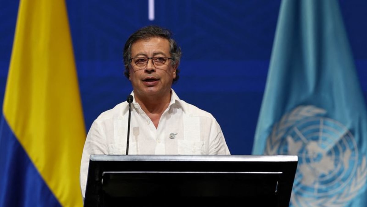 Colombian President Demands Cabinet Resignations Amid Tensions