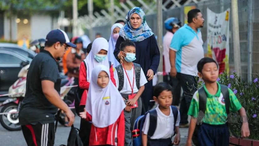 Murid, guru di M'sia dibenar pakai baju sukan semasa cuaca panas