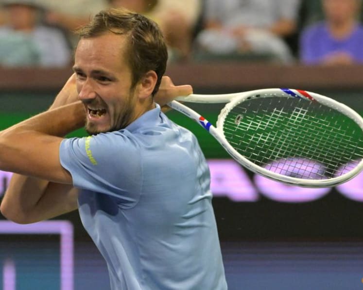 Medvedev ousts Alcaraz to set up Indian Wells final against Sinner