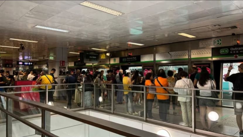 Khidmat Outram Park-Queenstown, Queenstown-Bugis alami gangguan dek kereta api rosak Khidmat Outram Park-Queenstown, Queenstown-Bugis alami gangguan dek kereta api rosak