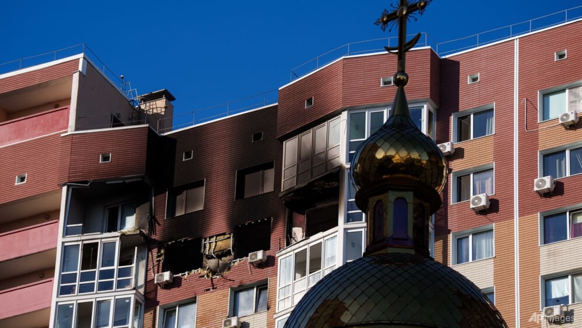 Russia 'tearing Kyiv apart', mayor says, as strikes paralyse traffic