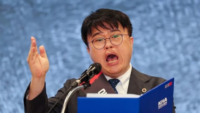 韩国医生抗议政府医疗改革计划 医协宣布下周日起集体停止看诊