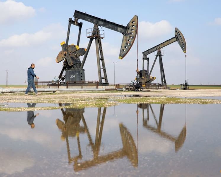 Oil falls more than $1 on greater flows despite US-Iran war