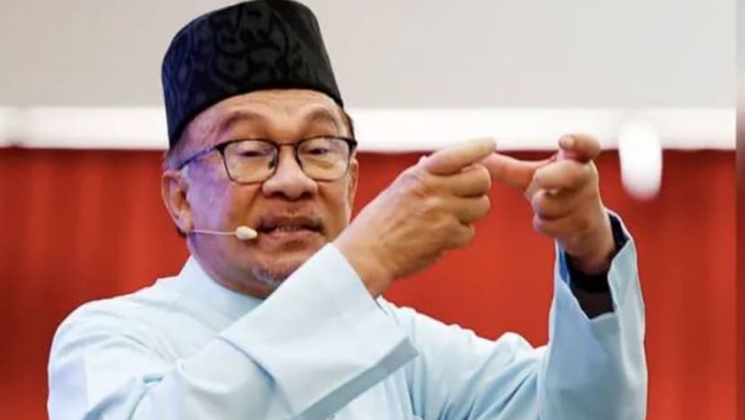 PM Anwar Ibrahim umum Tol Rahmah, potongan harga barangan sempena Hari Raya Aidilfitri