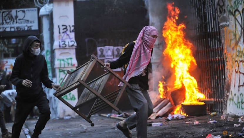 Indonesia police fire tear gas near campuses as protest tensions rise Indonesia police fire tear gas near campuses as protest tensions rise