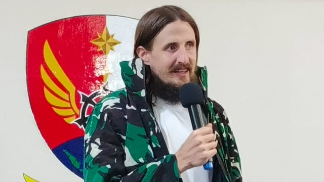 遭印尼叛军挟持新西兰飞机师获释 家人：感谢期间照顾