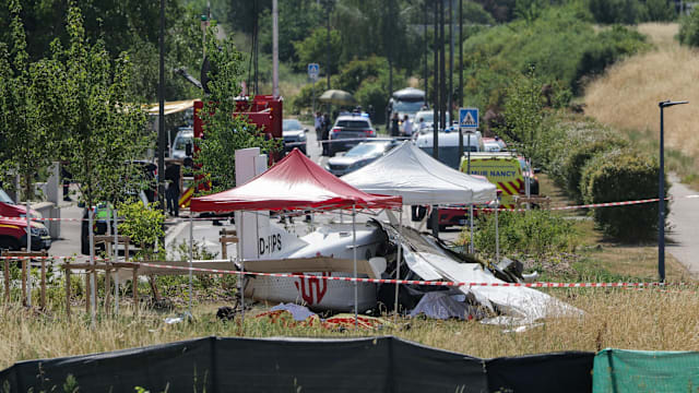 法国跳伞学校飞机坠毁居民区附近 11人亡