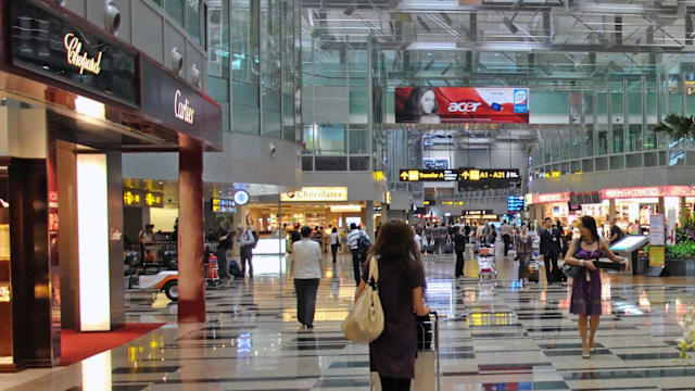 在樟宜机场辱骂和伤警 加拿大醉男闹事被捕面控