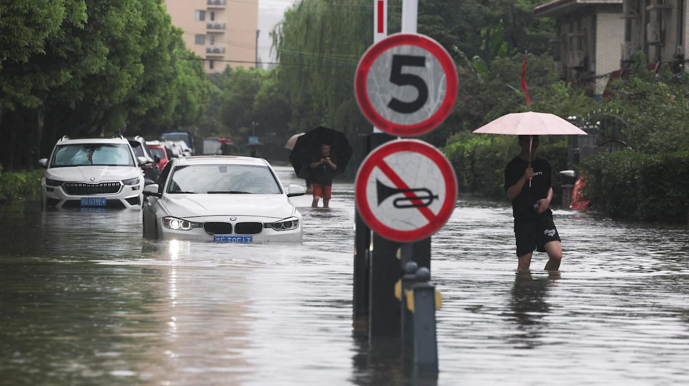 台风白海豚减弱为热带风暴 上海多处淹水逾900航班取消