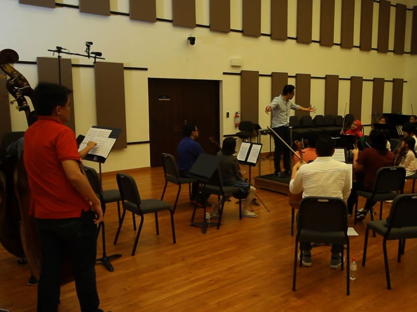 50 ordinary S’poreans come together to form an orchestra 50 ordinary S’poreans come together to form an orchestra
