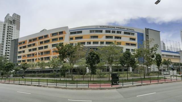 榜鹅北岸小学办公室电箱起火