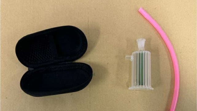 三名十余岁少女涉嫌吸毒被捕