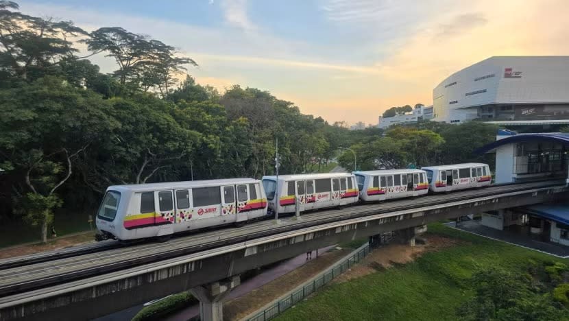 Khidmat LRT Bukit Panjang terjejas akibat kerosakan; khidmat bas percuma disediakan bagi bantu penumpang
