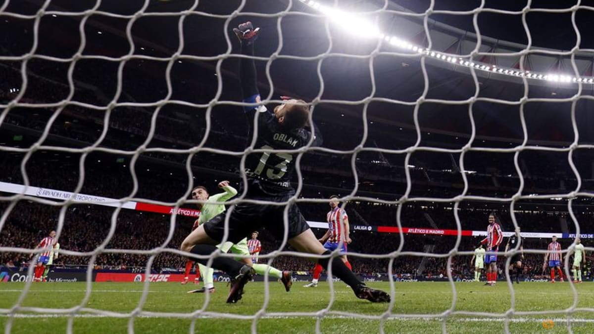 Torres double helps Barca claim late 4-2 comeback win at Atletico Madrid Torres double helps Barca claim late 4-2 comeback win at Atletico Madrid
