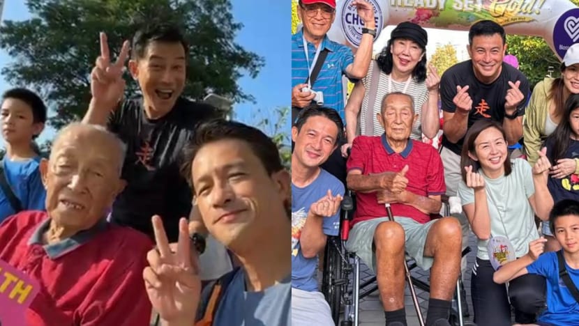 Darren Lim & Family Took Part In Charity Walk To Support His 96-Yr-Old Grandpa, The Event's Oldest Participant Darren Lim & Family Took Part In Charity Walk To Support His 96-Yr-Old Grandpa, The Event's Oldest Participant