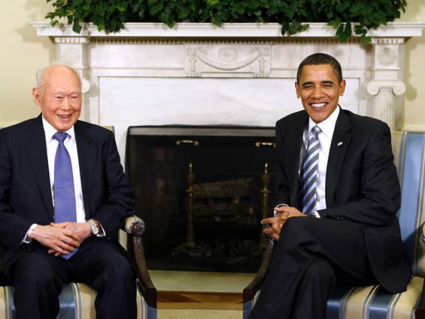 In this 2009, file photo, Singapore's then-Minister Mentor Lee Kuan Yew, left, meets with US President Barack Obama in the Oval Office of the White House in Washington. Photo: AP