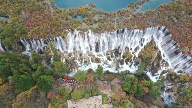 九寨沟受泥石流影响 部分区域暂缓接待游客