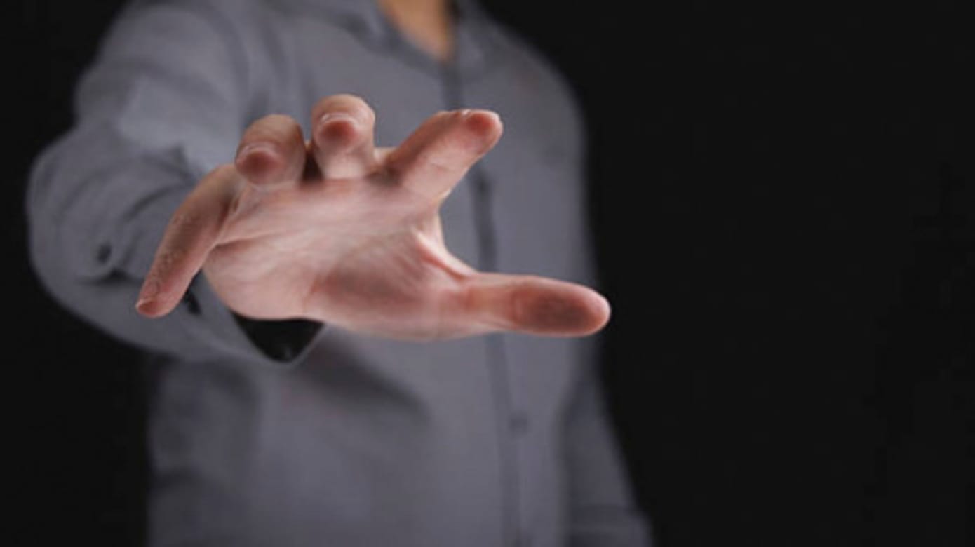 【一文看懂】不问就摸头或把人推倒在地 法律上可能有什么后果？