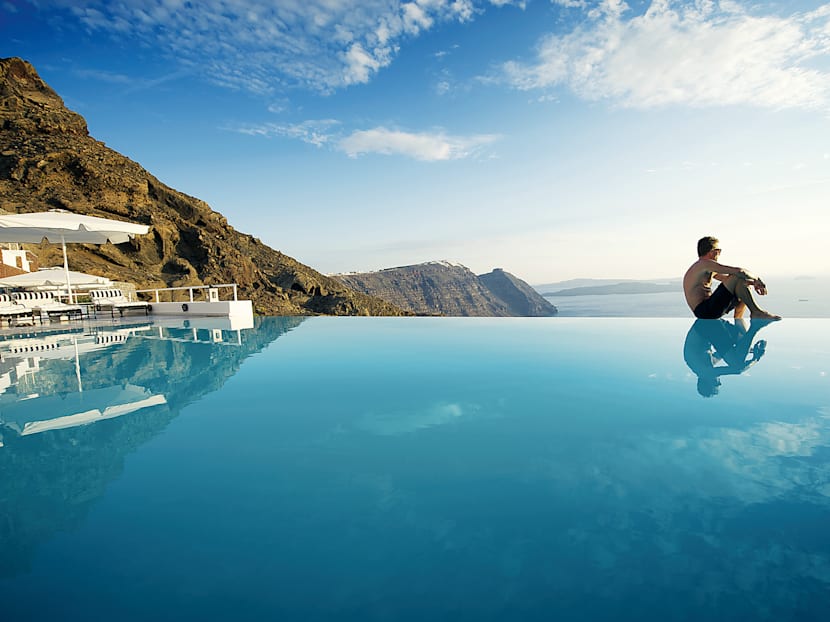 Poolside working is no longer a sign of importance