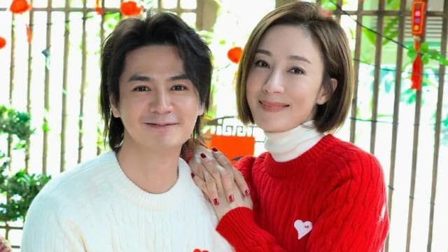 罗子溢、杨茜尧情侣装迎新春　一家四口齐拜年